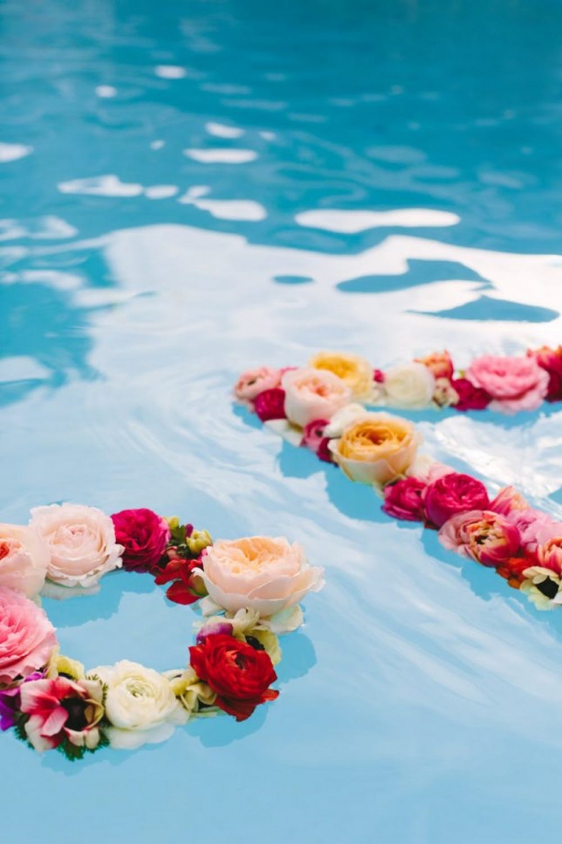 9 cách trang trí cho tiệc cưới cạnh bể bơi đẹp đến ngộp thở
