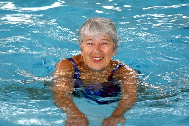 Bơi lội môn thể thao có lợi sức khỏe & Trang bị thiết bị bể bơi tốt nhất