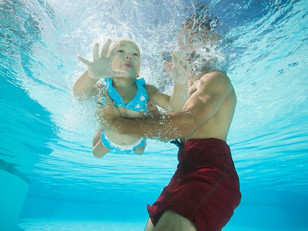 Việc học bơi rất quan trọng đối với trẻ em