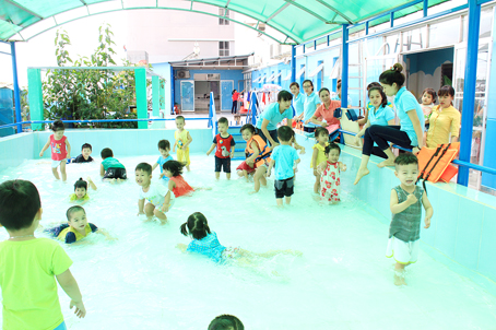 Xây dựng hồ bơi an toàn cho trẻ em