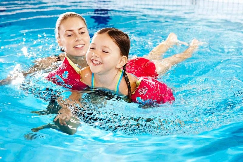 4 hướng dẫn quan trọng khi dạy kỹ năng bơi cho trẻ
